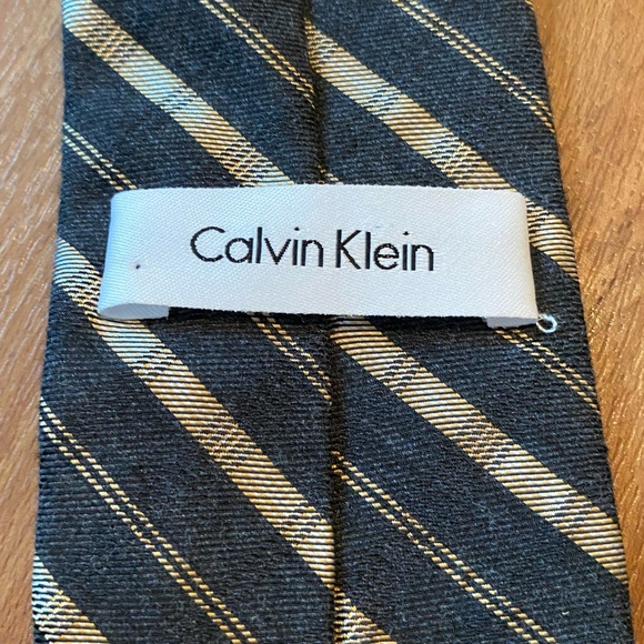 Calvin Klein Gray Tan Striped Silk Blend Men’s Necktie - Picture 11 of 12